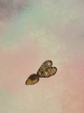 Load image into Gallery viewer, Gold &amp; Pearl Heart Clip