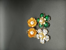 Load image into Gallery viewer, Crystal Flower Earrings