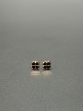 Load image into Gallery viewer, Flower Studs
