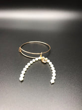 Load image into Gallery viewer, Gold Pearl Charm Bracelet
