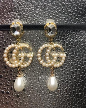 Load image into Gallery viewer, Crystal &amp; Pearl Earrings